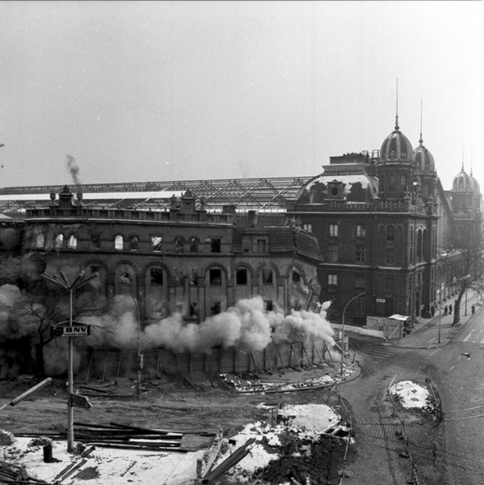 A Westend-ház felrobbantása, 1978. Forrás: Ilyenisvoltbudapest.hu 