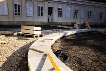 A bajnai Sándor–Metternich-kastélyegyüttes kő felújítási munkálatait az Illa Stone Kft. szakemberei végezték