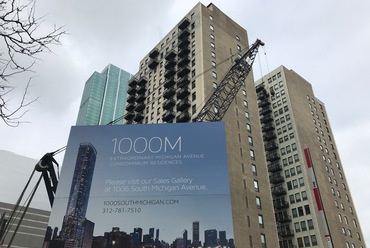 1000M: A Belváros déli negyedében, a Michigan Avenue-n idén kezdődött meg a 254 méter magas, 74 szintes, 421 lakásos lakótorony építése - terv: Helmut Jahn - fotó: Benkő Melinda, 2020