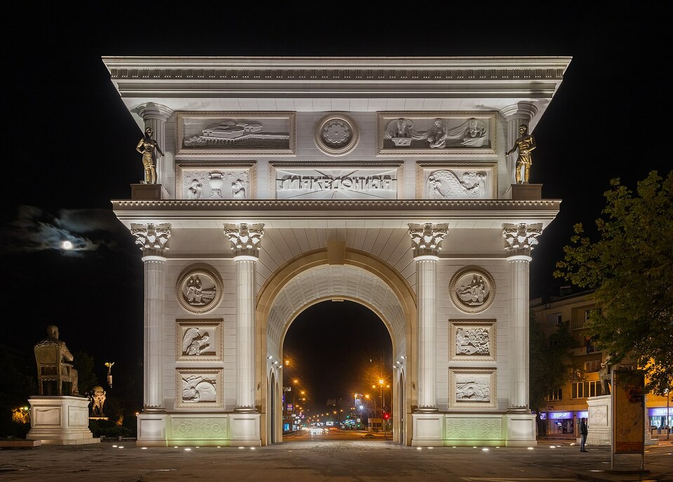 A Porta Makedonija diadalív - Forrás: Diego Delso, Wikimedia Commons