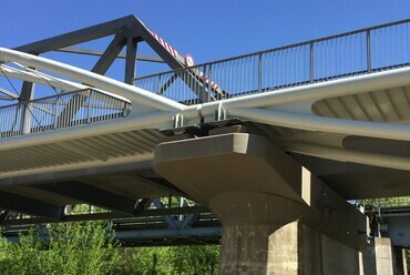 Tisza-híd – Kész, konzolosan szélesített és erősített fejgerenda