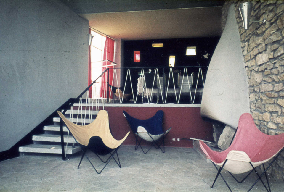 A nappali 1960 körül, a magyar gyártású pillangószékekkel. Fotó: Csaba László, forrás: a Csaba házaspár hagyatéka