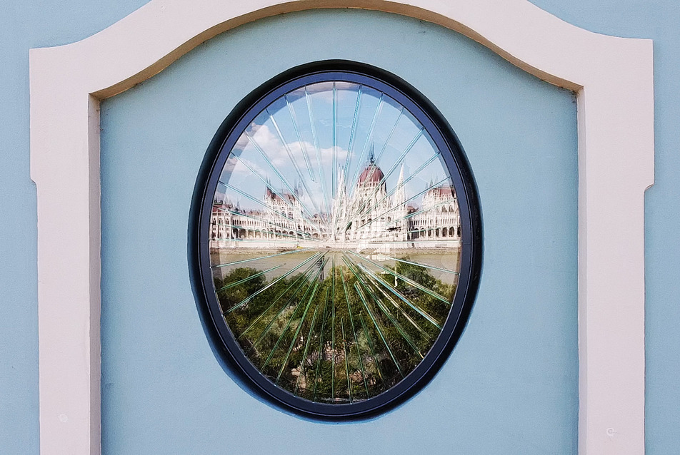 Lélekablak – A megújult Szent Ferenc Sebei templom Szentlélek-ablaka
