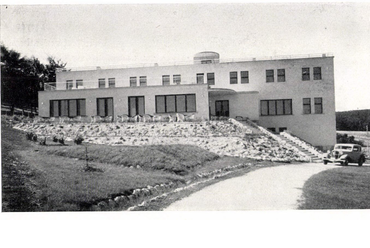 Üdülőépület, Budapest, Petneházyrét, 1935 - építész: Kovács Frigyes és Székely-Kovács Ferenc - forrás: Tér és Forma, 1935/11., 324. o.