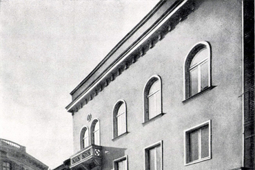 Budapest, Iskola utca 2-4., 1936-ban, tervező: Lauber László és Nyiri István (Tér és Forma, 1936/12., 334. o.)