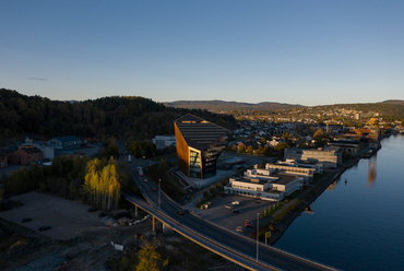 Powerhouse Telemark – tervező: Snøhetta, 2020., Porsgrunn, Norvégia – fotó: © Ivar Kvaal