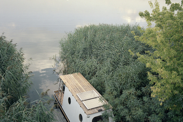 Sneci – Lakóhajó a Tisza-tavon – terv: Bene Tamás – fotó: Máté Balázs 