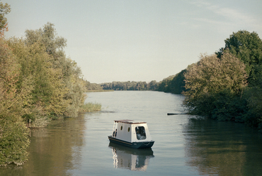 Sneci – Lakóhajó a Tisza-tavon – terv: Bene Tamás – fotó: Máté Balázs 