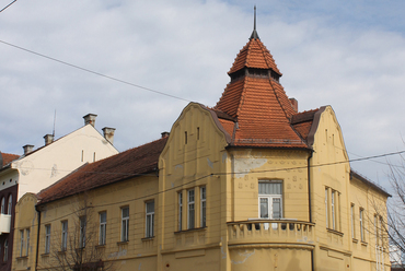 A Délvasmegyei Takarékpénztár sarokhomlokzata, Muraszombat, tervezte: Takáts László, (Fotó: Pisnjak Atilla)