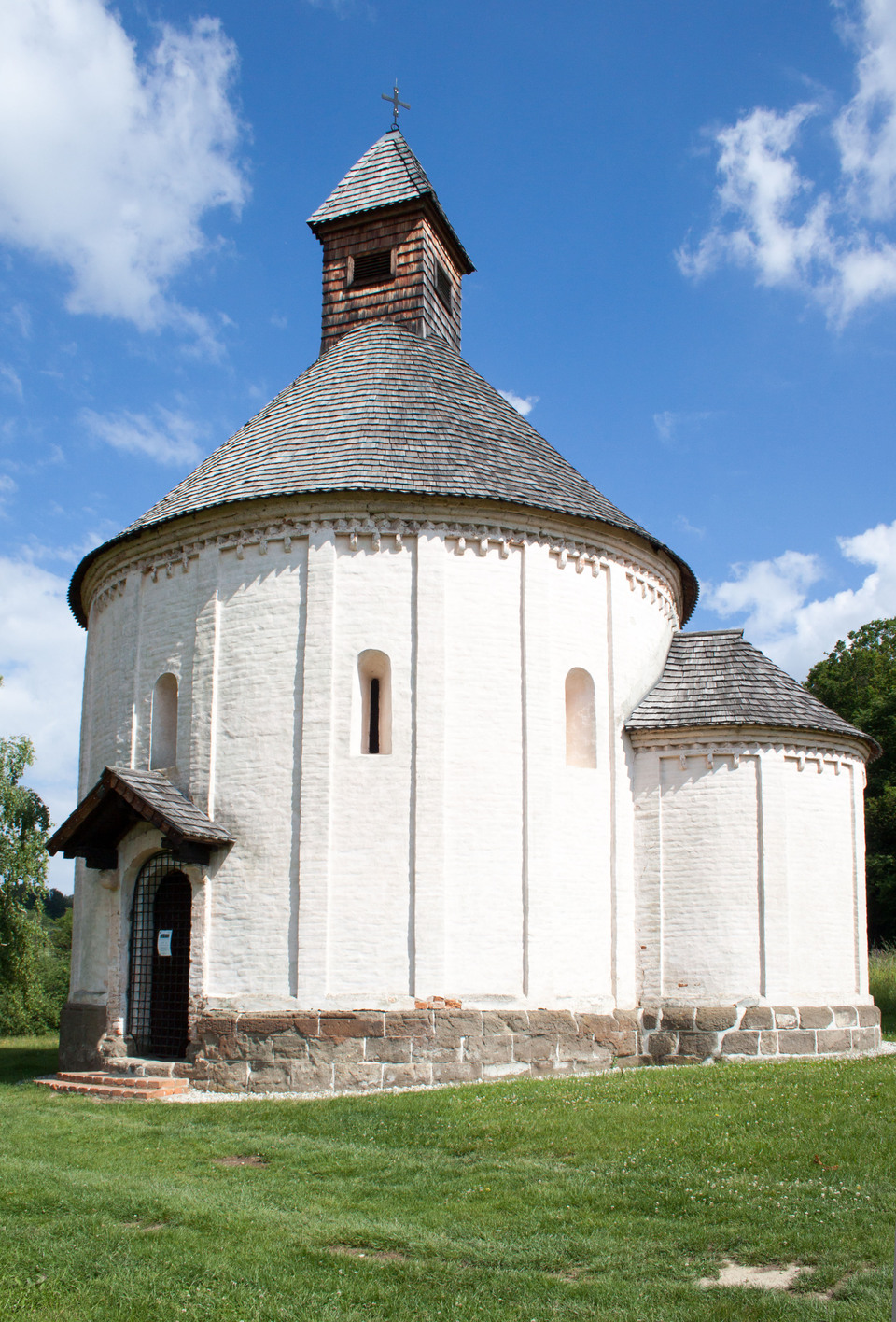 A Szent Miklós-körtemplom, Nagytótlak (Fotó: Wikimedia Commons)