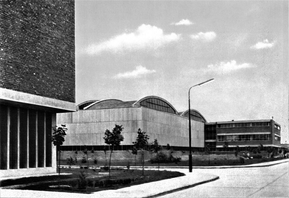 A Székesfehérvári Könnyűfémmű alumíniumöntödéje és présműve, 1958–1960. Fotó: A magyar vegyipar. Nehézipari Minisztérium Műszaki Dokumentációs és Fordító Iroda, Budapest, 1967, 103.