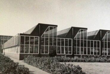 IJmuden, Hoogovens Központ, 1970 körül, tervező: Bodon Sándor (Wikipedia)