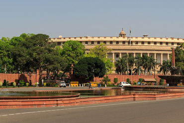 Folytatódhat India új parlamentjének építése – a Sir Edwin Lutyens által tervezett parlamentépület – fotó: Wikipedia Commons, feltöltő: A. Savin
