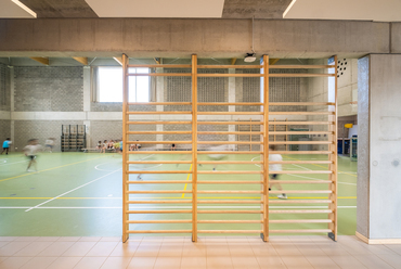 Het Vliegertje óvoda és általános iskola Deurne városában – A tornaterem – Építész: BULK architecten – Fotó: Tom Verstraeten