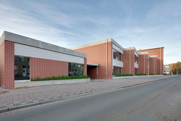 Het Vliegertje óvoda és általános iskola Deurne városában – Az iskola keleti, óvodai szárnya – Építész: BULK architecten – Fotó: Bart Gosselin