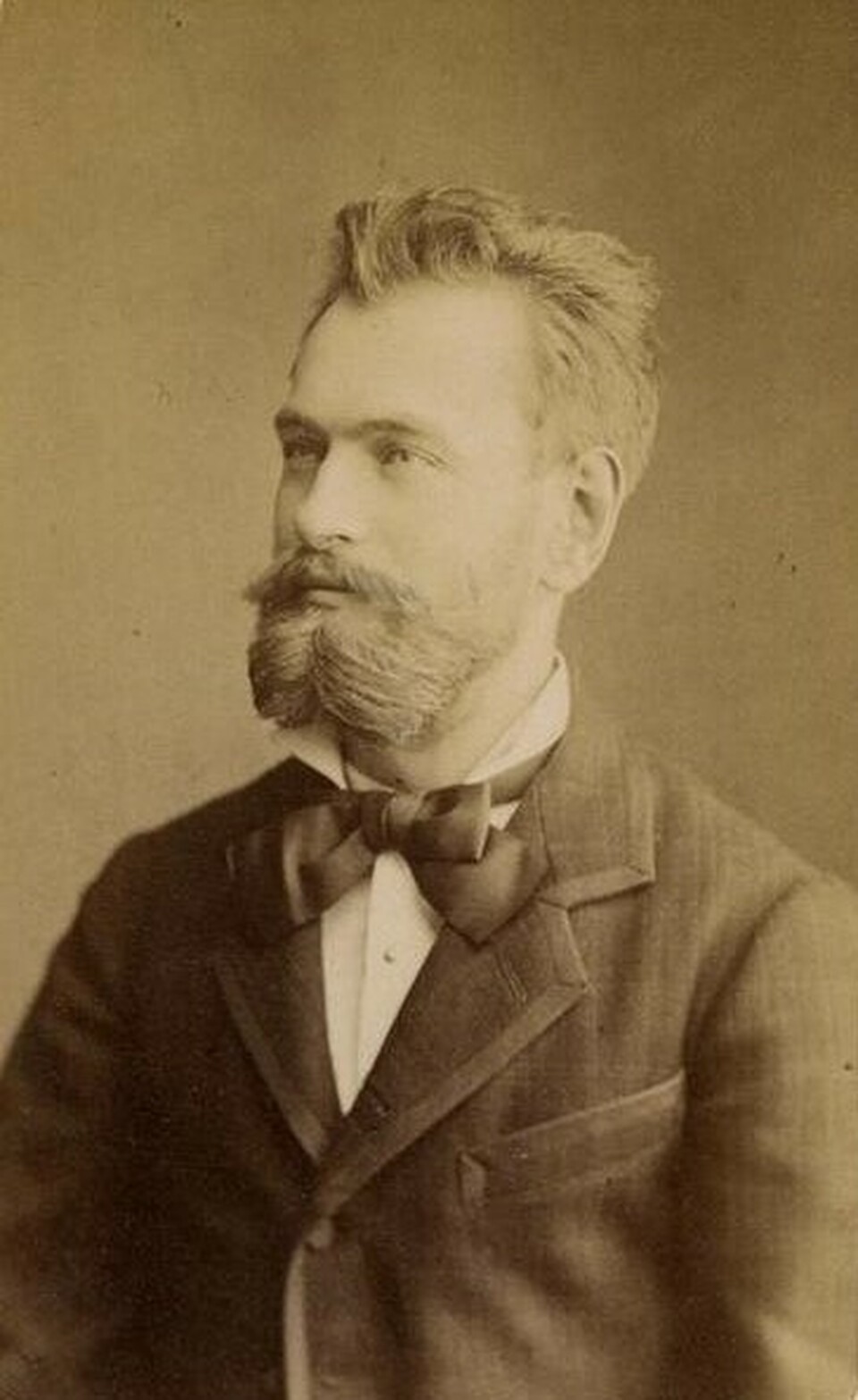 Kauser József 1870 körül (FSZEK Budapest Gyűjtemény/Kozmata Ferenc felvétele)