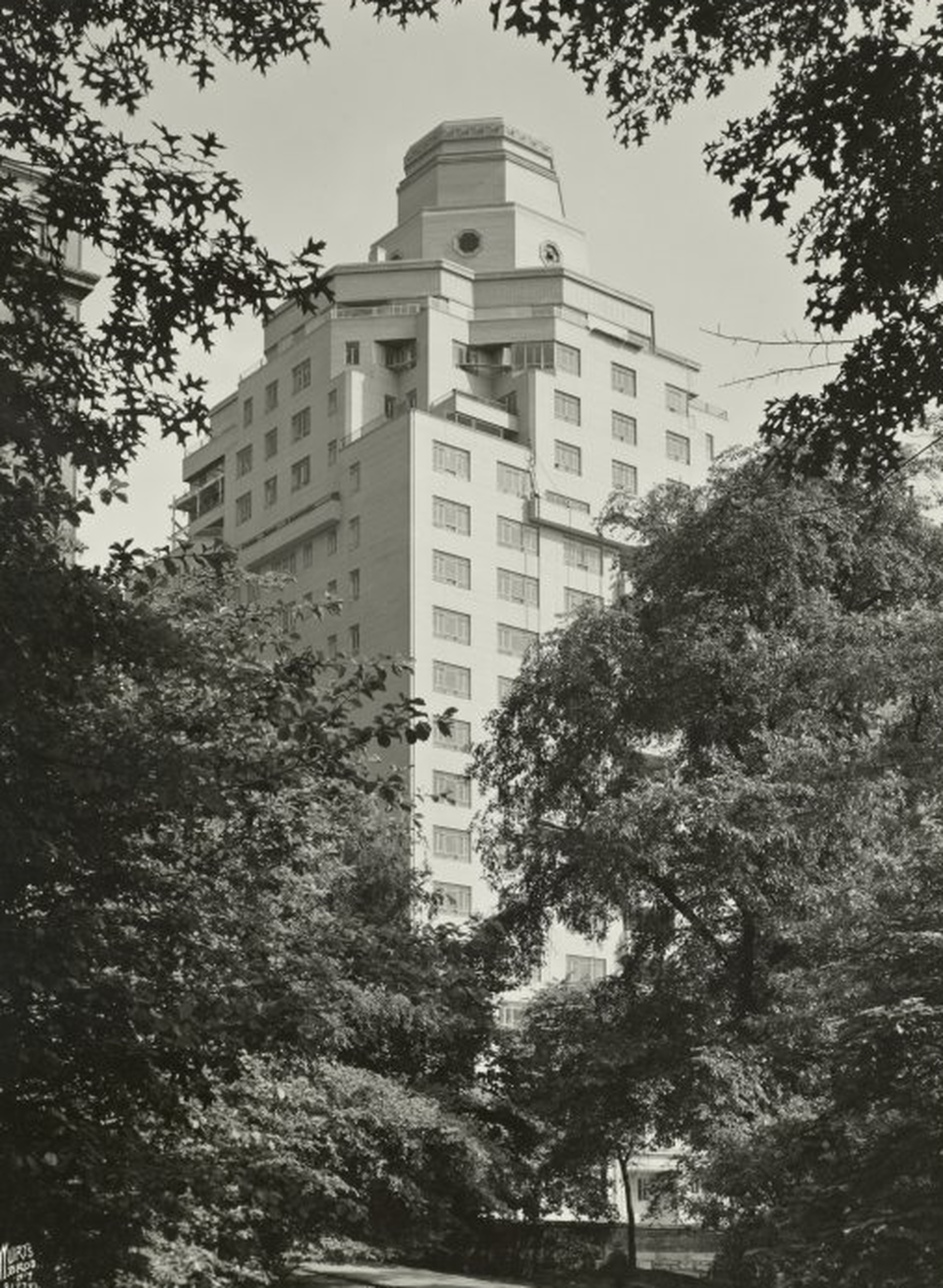 New York, 945 Fifth Avenue 1950 körül, tervező: Emery Roth (The New York Public Library – Digital Collections)