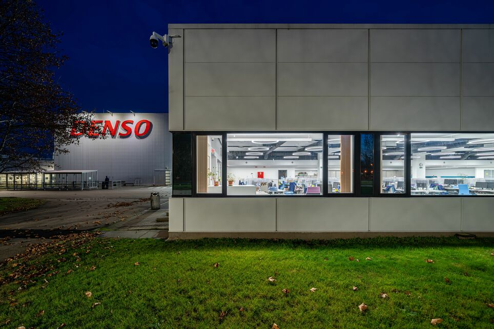 A DENSO Manufacturing Hungary Kft. épülete, Székesfehérvár, Belsőépítész: Szenes Design Stúdió, Világítás: Lisys-Project Kft., Fotó: Hlinka Zsolt