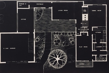 Az építész lakóháza, New Canaan, CT, 1960–64 (Timon 1996, 40–44.). Egy korábbi hétvégi ház átalakításával, több ütemben valósult meg. Az „U” alaprajzú, faszerkezetes, vörösfenyő burkolattal ellátott épület egy hatalmas tölgyfát ölel körül.  