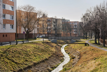 Az egykori falu központjának helyén, a belvárost átszelő Torna patakot másfél kilométer hosszú,  parkosított sáv kíséri.