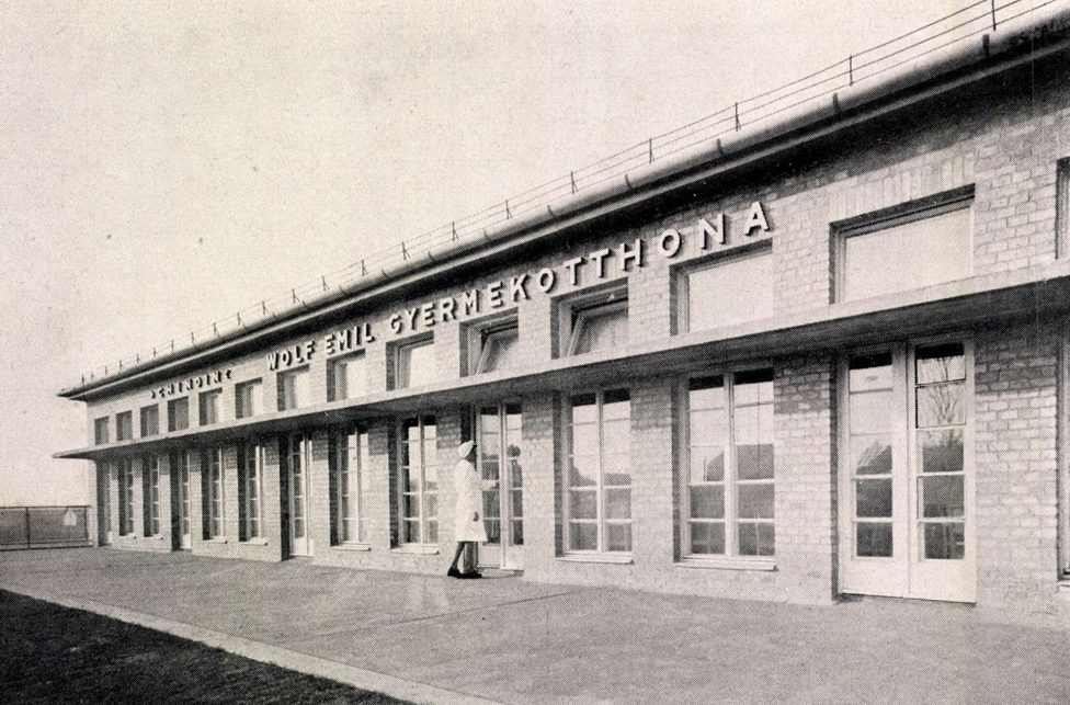 Budapest (Újpest), Chinoin – Wolf Emil Gyermekotthona 1948-ban, tervező: Preisich Gábor és Vadász Mihály (Új Építészet, 1948/2., 56. o.)