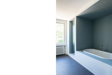 Forch, Családi ház. Építész: Mentha Walther Architekten. © Beat Bühler Fotografie - Főépület: fürdőszoba