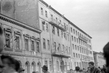 MDP Budapesti Pártbizottságának székház, 1956. Forrás: Fortepan/Album027