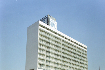 	Hotel Juno, Miskolc – építész: Plesz Antal – fotó: Fortepan / Bauer Sándor, 1973