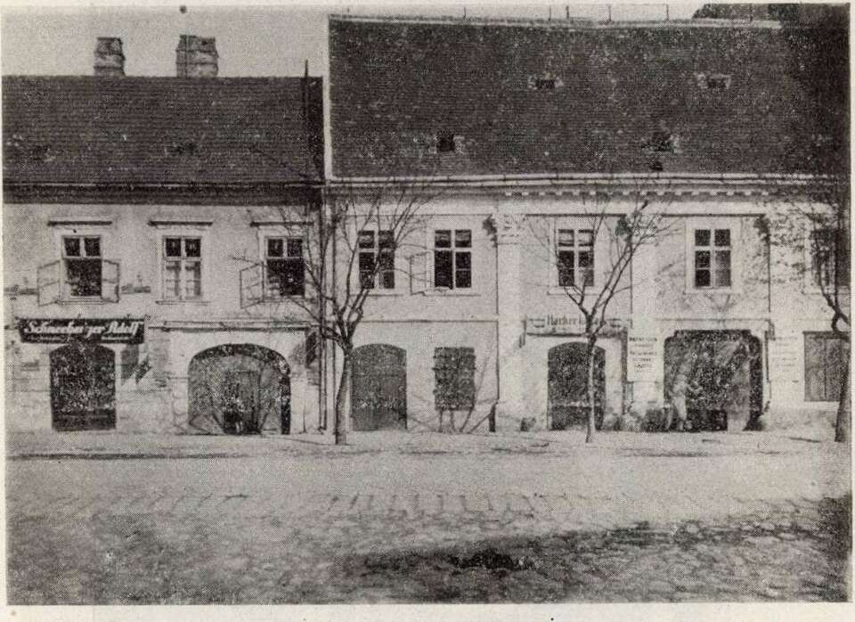 Sopron, Várkerület 70., 1942 körül, építőmester (valószínűleg): Handler Jakab (Soproni Szemle, 1942/2., 124. o.)