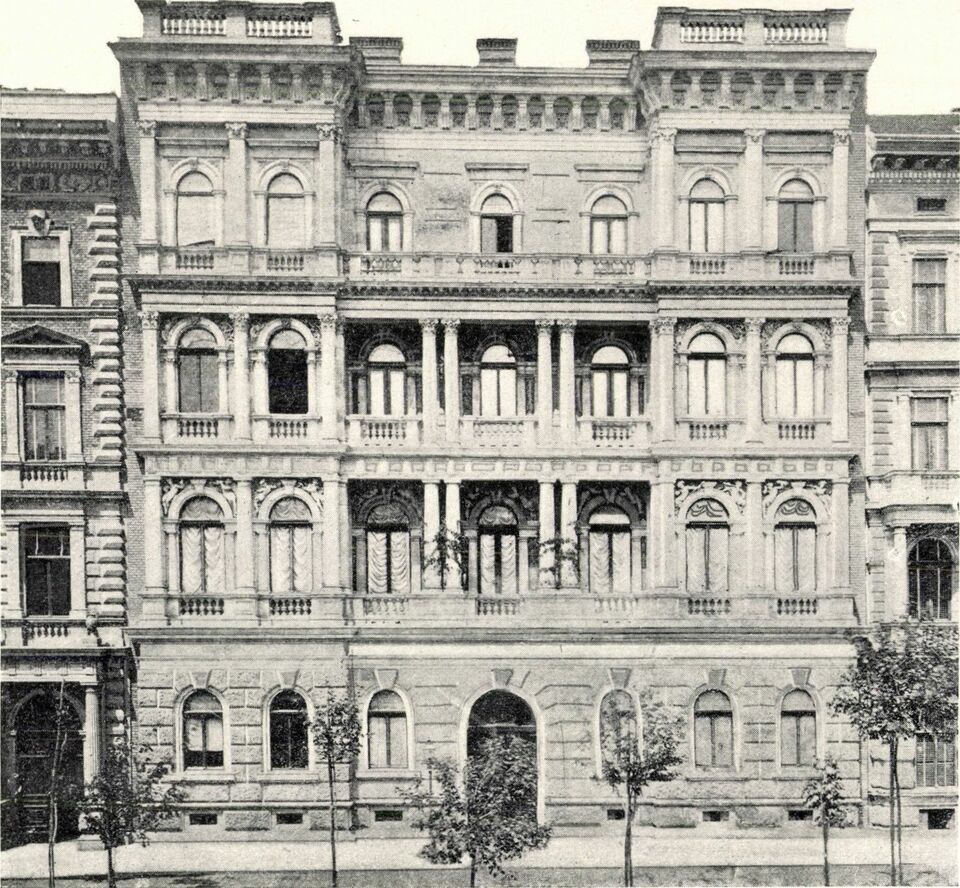 Budapest, Andrássy út 62., 1904 körül, tervező: id. Bobula János (Művészet, 1904/1., 28. o.)