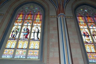 Máriafalva (Mariasdorf), római katolikus templom, tervező (felújítás): Steindl Imre, üvegablakok: Róth Miksa (Wikipedia)