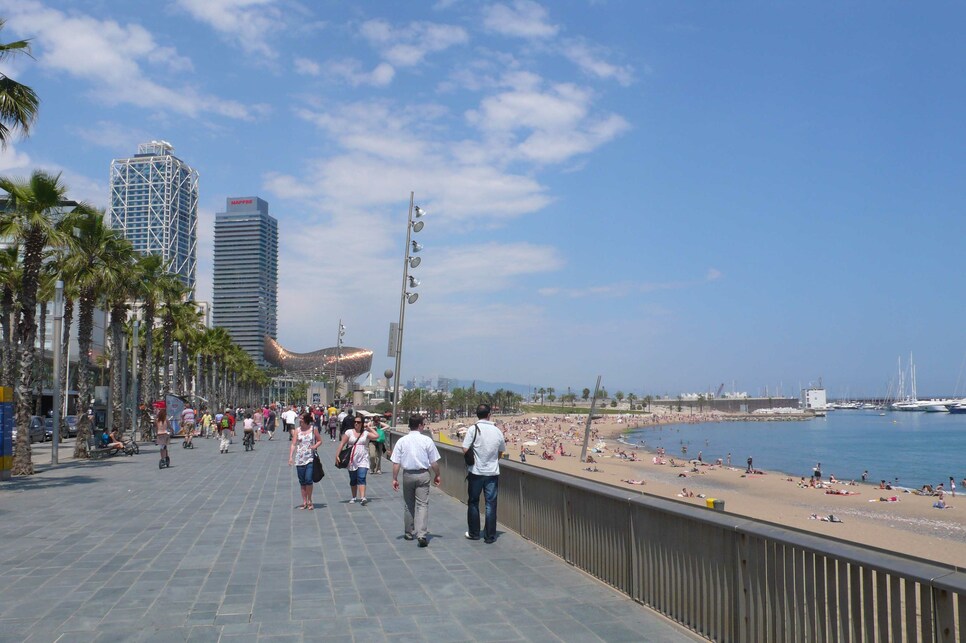 Barcelona, Port Olimpic két toronyházzal (1992) (fotó: Erő Zoltán)