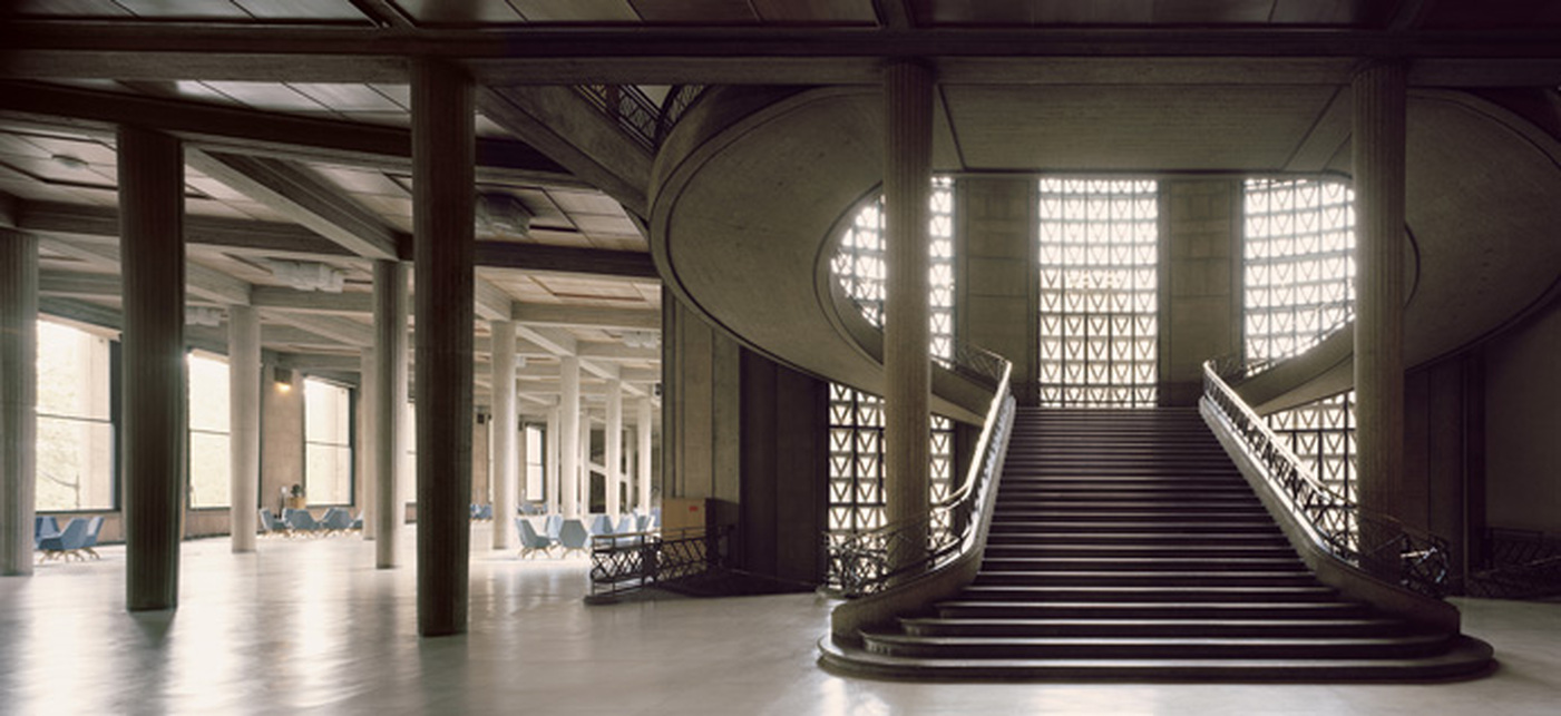 Párizs, a Palais d’Iéna lépcsőháza, tervező: Preiser Károly (Auguste Perret iroda) (Forrás: Pinterest)