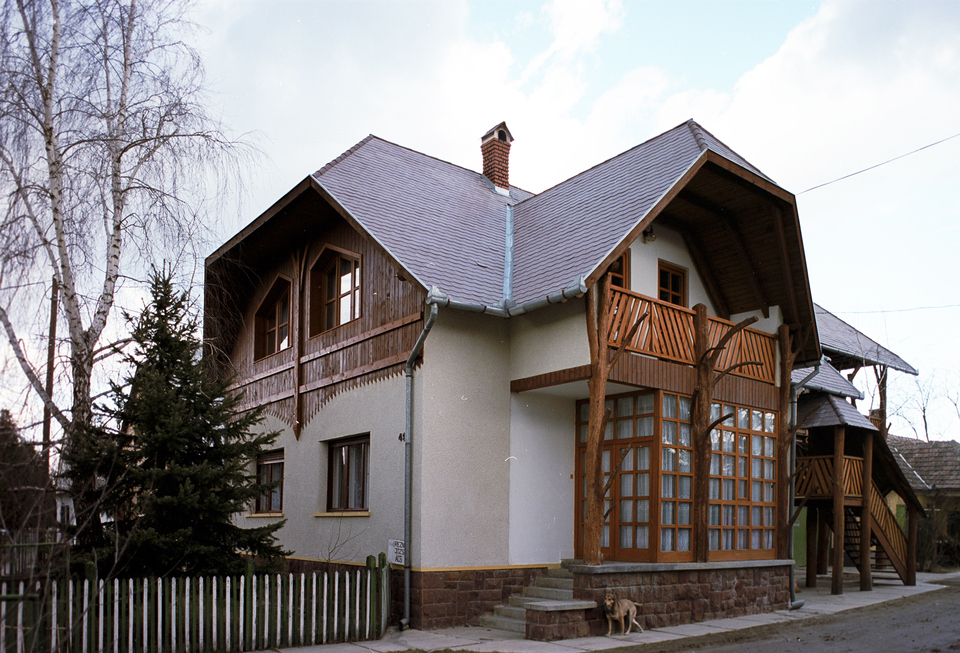 Rezneki ház, Zalaszentlászló – tervező: Makovecz Imre, 1985. – fotó: Zsitva Tibor