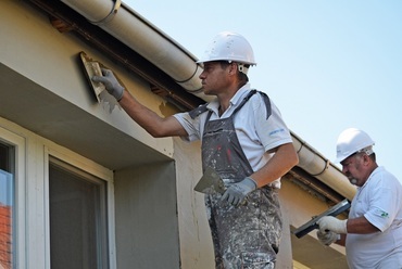 Készül a hőszigetelés Hajdúnánáson. Forrás: Knauf Insulation