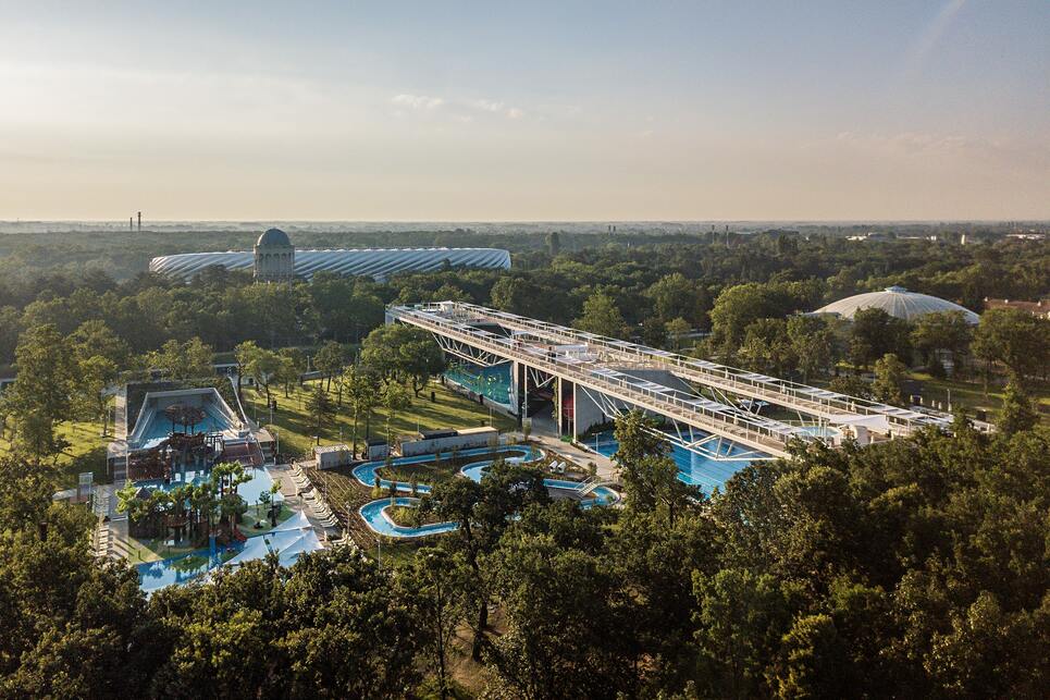 Aquaticum Strandfürdő, Debrecen – építész: BORD Építész Stúdió – fotó: Bujnovszky Tamás