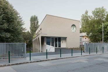 Az új Pasaréti Közösségi Ház főhomlokzata. Fotó: Danyi Balázs 