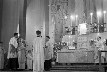 A Pasaréti Páduai Szent Antal-templom főoltára, 1956. Forrás Fortepan - Hámori Gyula