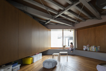 Takaaki Fuji + Yuko Fuji Architecture: Bay Window Tower House, Tokió. Fotó: Nishikawa Masao 