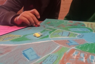 Építészet gyermekeknek foglalkozások – játékos településtervezés, fotó: Hajas Ági