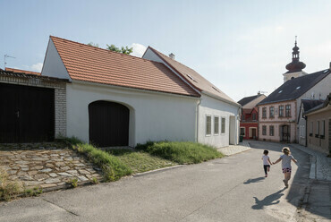 Atelier 111 Architekti: Kozina House, Trhové Sviny, Csehország. Fotó: Alex Shoots Buildings