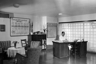 Kútvölgyi úti Központi Állami Kórház (ma Semmelweis Egyetem Kútvölgyi Klinikai Tömb), dolgozószoba. 1962. Forrás: Fortepan / Juráncsik Norbert