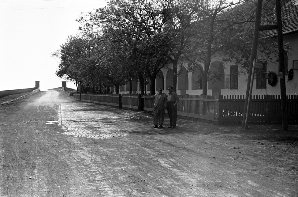 A Kilenclyukú híd tövében álló hortobágyi csárda egy 1959-es felvételen. Forrás: Fortepan / Chuckyeager tumblr