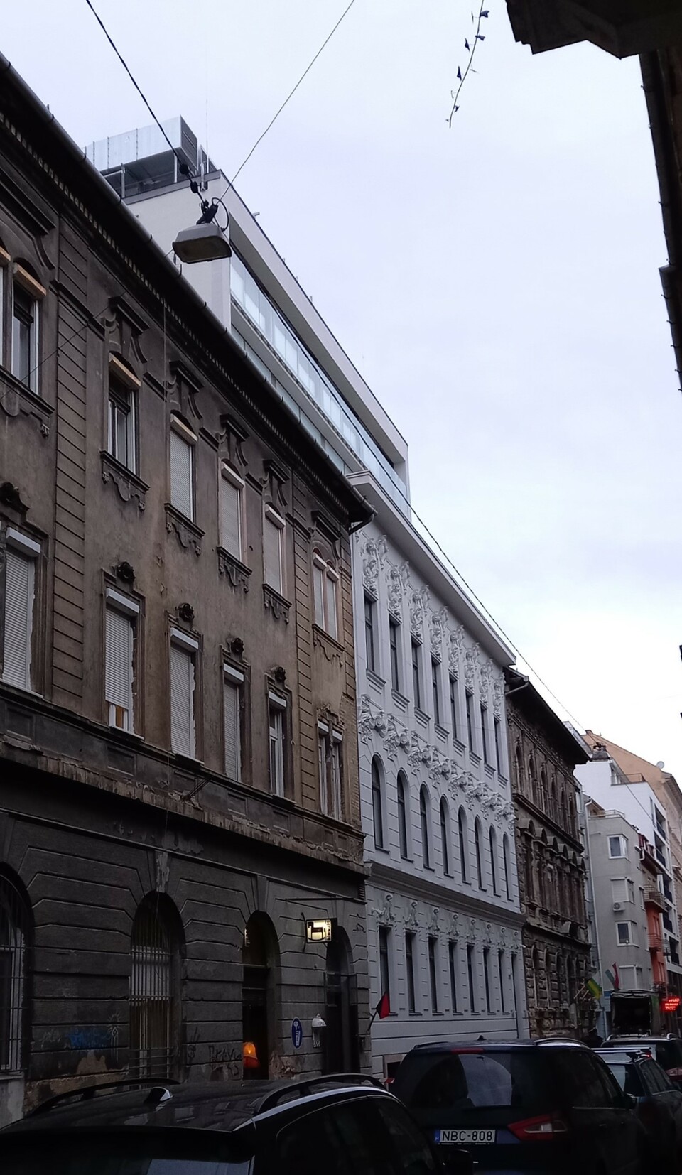 A Bacsó Béla utcai új építésű homlokzat.