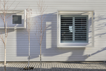 Fehér ház a Cotter Avenue-n – Építész: Team Green Architects –  Fotó: Sam Hartnett