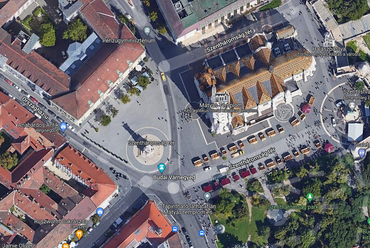 A Szentháromság tér felülnézetből. Forrás: Google Street View