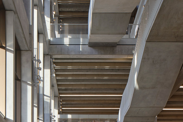 Kingston Egyetem, Town House – Tervező: Grafton Architects – Fotó: Ed Reeve, Dennis Gilbert, Alice Clancy