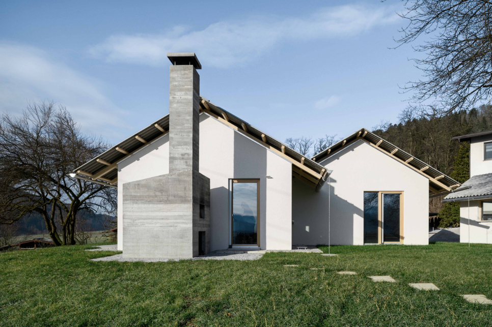 SKUPAJ ARHITEKTI, mKutin arhitektura: House for Modest Living. Litija, Szlovénia. Fotó: Miran Kambič