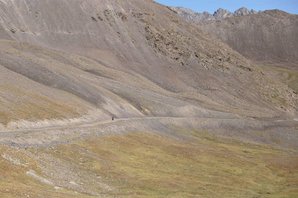 Kerékpártúra, Kirgisztán, Kegeti hágó után +3500m, 2019 – fotó: Baranyi Ágnes