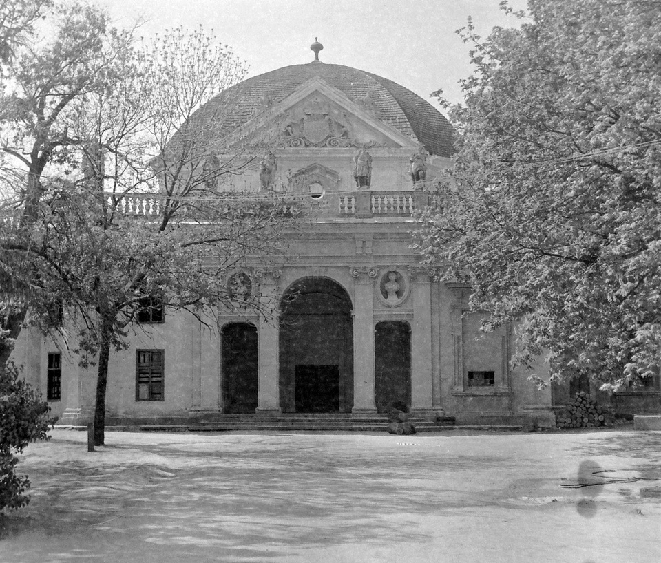 A Savoyai kastély egy 1946-os felvételen. Forrás: Fortepan / Gyöngyi